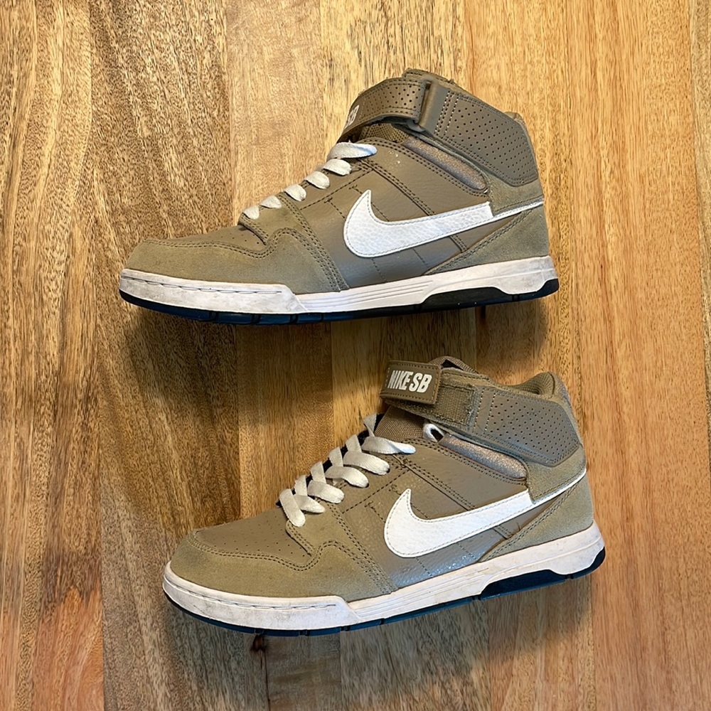 Nike high tops tan